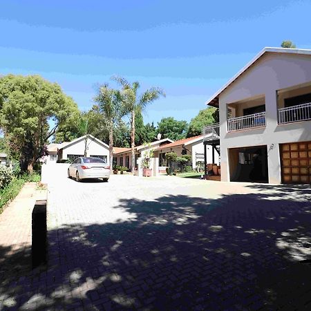 Acacia Grove Guest House Johannesburg Exterior photo