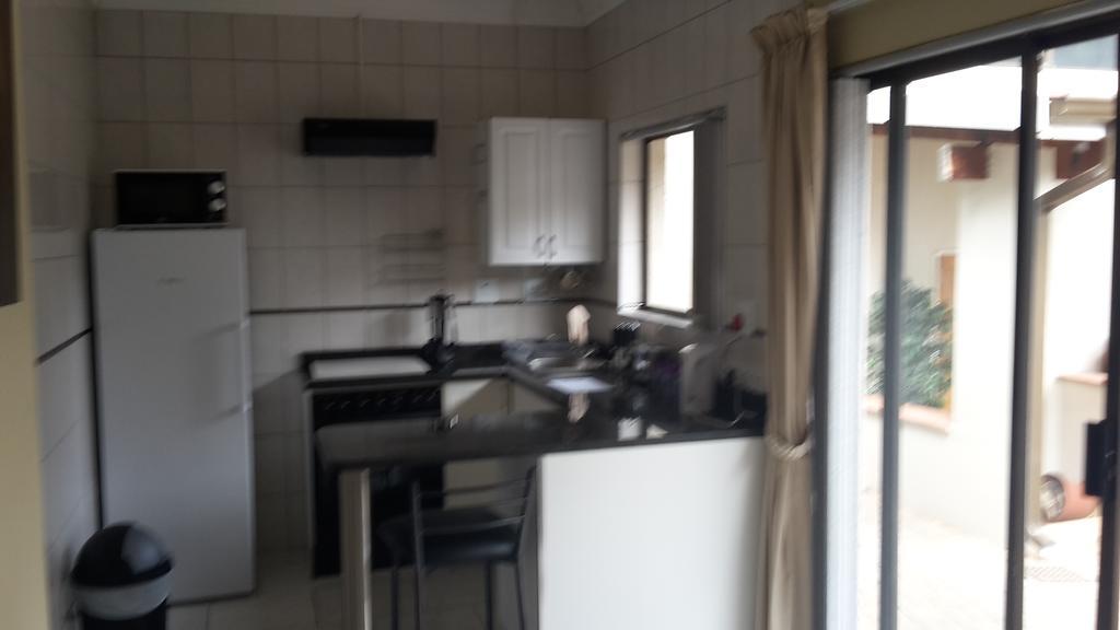 Acacia Grove Guest House Johannesburg Exterior photo