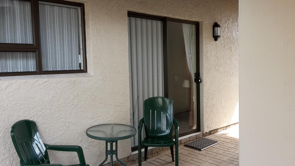 Acacia Grove Guest House Johannesburg Exterior photo